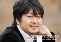 전우치 김윤석, 임수정 입 속에 손가락 집어넣은 이유?