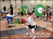 [SC 페이퍼진] 한국 역도계의 기념비 장미란 체육관