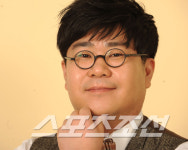 [T-뉴스 인터뷰] 저작권료 1위인 작곡가 조영수, "히트곡이란…"