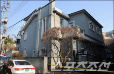 최진영 자택, 정적만 감돌아