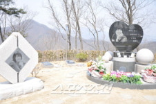 [T-뉴스 현장출동] 최진영, 최진실 묘역 바로 앞에 임시 안장