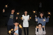 [포토] 불꽃놀이...노래방...연아의 취미생활?