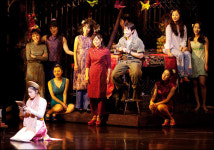 웃고 싶고 욕하고 싶다면...더위 탈출 맞춤형 공연장으로