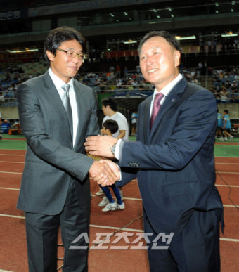 [포토] 동지에서 적으로 만난 허정무 감독과 황선홍 감독