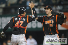 [포토] 사도스키와 강민호, 위기의 순간을 넘긴 두남자