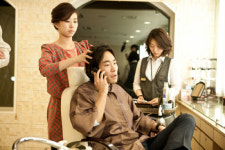 헤어샵 관리받는 류승범, 명품 수트로 무장한 유해진