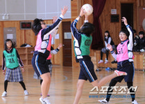 [학교체육이 희망이다] 넷볼을 즐기는 익산 부천중 학생들