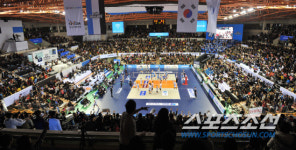 [포토] 현태 캐피탈과 삼성화재, 라이벌 전 답게 관중도 만원