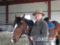 윤태현 탐라 회장, 장애인을 위한 재활승마센터 열어