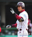 [포토] 홈런으로 선취점 올린 송지만, 홈런, 참 쉽죠 잉