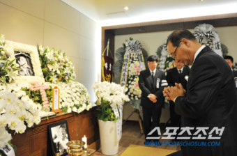 [포토] 최동원 별세, 조문하는 이광환 전 감독
