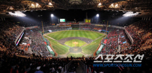 야구장 화장실 인천 76개로 최다, 대구는 고작 17개