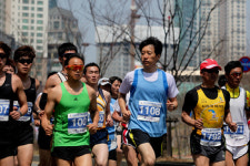 '국민 마라토너' 이봉주, 영화 '페이스메이커' 출연...코믹연기까지