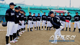 [포토] 박상열 코치, 송구는 이렇게