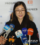 [포토] 김연아, 뿔테안경 쓰고 상큼미소!