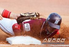 [포토] 장기영 흙을 너무 많이 먹네