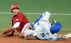 [포토] 미안한 이용규 동찬이형, 아파요?