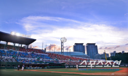 [포토] 여름 폭염 속의 목동 구장 그래도 하늘은 맑아