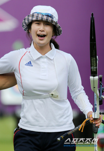 [런던포토] 여자양궁 기보배'한국의 보배,금메달땃어요'