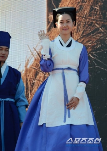 [포토] 당찬 의녀 이요원, '포즈는 다소곳!'