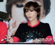 [포토] 가인, 팬을 기다리며 새초롬한 표정~