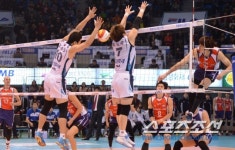 [포토] 대한항공 곽승석 팔과 팔사이에 강타