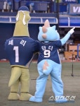 [포토] NC 마스코트 단디와 쎄리