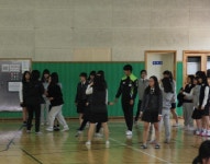 청소년 건강프로그램 충주험멜, 칠금중 체육활동 진행