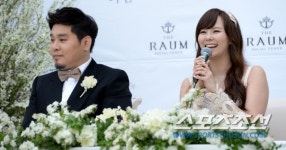 [포토] 김지우-레이먼킴, '저희 결혼해요~'