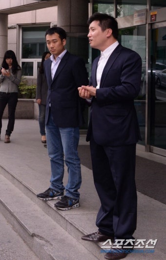 [포토] 손호영 소속사측 '밤새 유족들 곁을 지킬 계획'