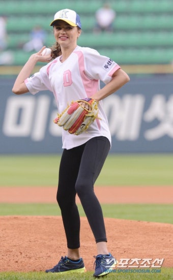 [포토] 잠실야구장에서 세계적인 몸매 과시한 미란다커