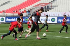 부산, 에어부산과 손잡고 특별 사랑 전한다