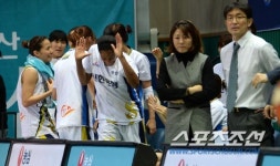 [포토] 신한은행 비어드, 승리에 기분이 좋아 춤을~