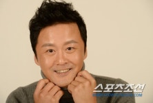 [포토] 공형진 '추운 겨울, 따뜻하게 보내세요~'