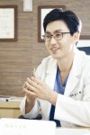안면거상술로 중년층의 심리적 힐링을 돕는 성형외과는?