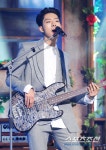[포토] 씨엔블루 이정신, 베이스 박자에 맞춰 리듬감있게~