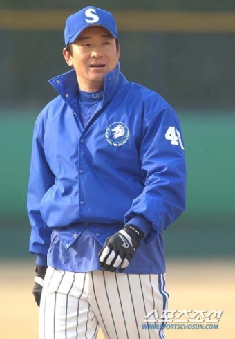 삼성 신동주 코치 '나 코치 맞습니다.'