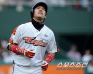 이용규 사구, 이례적인 2번의 판정 번복