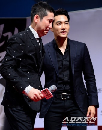 [포토] 신동엽, '마무리는 절친 송승헌과 훈훈하게'