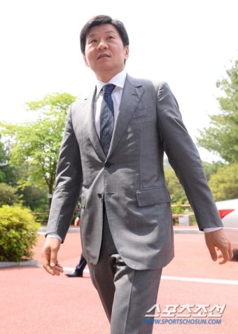 [포토] 정몽규 회장 '역대 감독님들 뵈러 왔어요'
