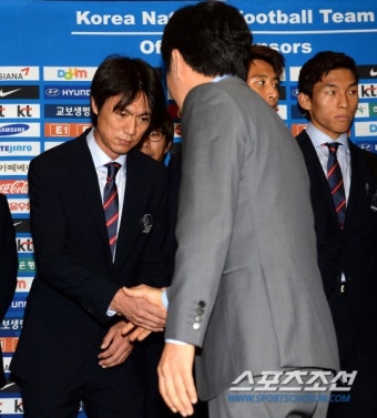 [포토] 홍명보 감독, '아쉬운 표정'