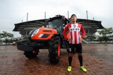 이근호 트랙터 타고 상암벌 입성, 영상 공개