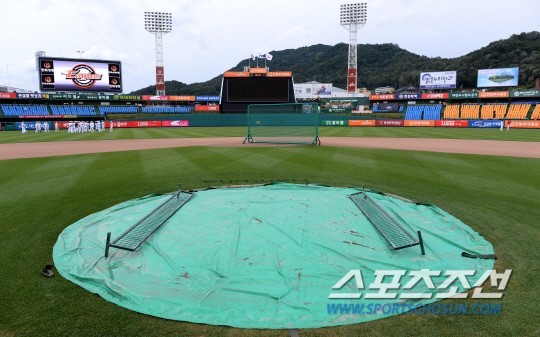 한화 이글스와 LG 트윈스 대전 원정 경기 우천 취소, 팬들 아쉬운 소식 
