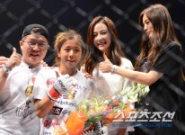 [포토] 나나 가연아 네가 짱 먹어라!