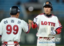 [포토] 적시타 황재균, '오늘 경기 3안타 4타점째!'