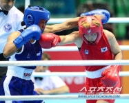 [AG포토] 복싱 박진아, 저돌적인 공격!