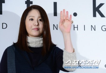 [포토] 고현정, '플래시 세례에 긴장 잔뜩'