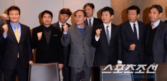 [포토] 정몽규 회장 '감독님들 새해에도 파이팅 해주세요'