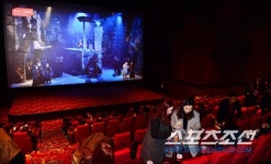 [포토] 오페라 세비야의 이발사를 대형 스크린으로 즐겨요~