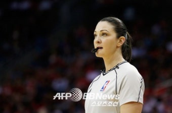 [포토] '미모의 NBA 여성심판'